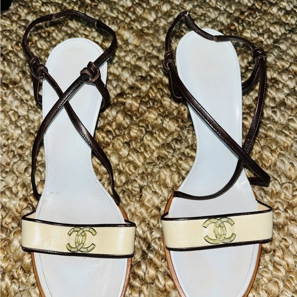 VINTAGE CHANEL HEELS - SIZE 8 🩵 - Picture 8 of 10